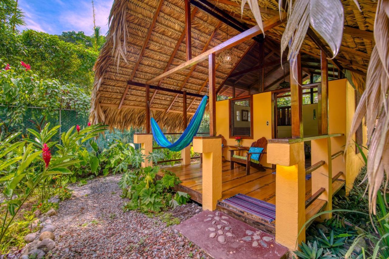 Caribe Town Bungalows Puerto Viejo de Talamanca Екстериор снимка